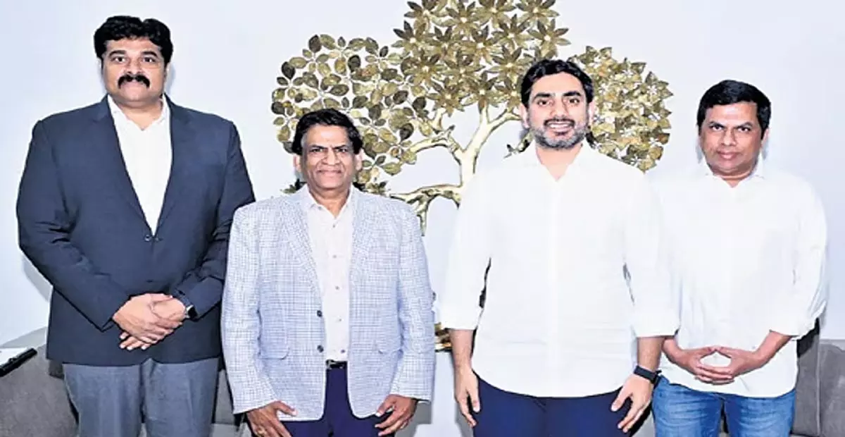 Andhra: आंध्र प्रदेश के आईटी मंत्री लोकेश ने सिफी टेक से आंध्र प्रदेश में निवेश करने का आग्रह किया Andhra: आंध्र प्रदेश के आईटी मंत्री लोकेश ने सिफी टेक से आंध्र प्रदेश में निवेश करने का आग्रह किया