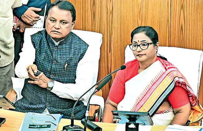 Speaker Suramapadhi : विधान सभा में अब कागज नहीं ,147 सदस्यों के पास टैब होंगे Speaker Suramapadhi : विधान सभा में अब कागज नहीं ,147 सदस्यों के पास टैब होंगे