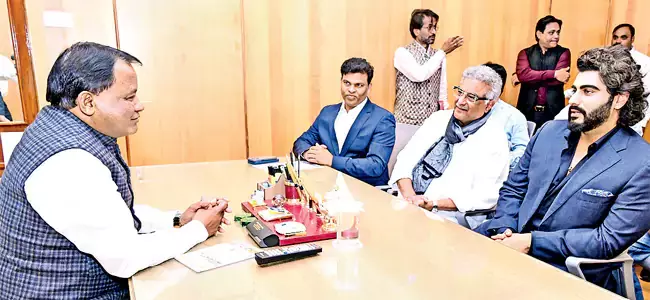 Odisha: मशहूर अभिनेता बोनी कपूर, उनके बेटे अर्जुन कपूर और अन्य कलाकार भुवनेश्वर पहुंचे Odisha: मशहूर अभिनेता बोनी कपूर, उनके बेटे अर्जुन कपूर और अन्य कलाकार भुवनेश्वर पहुंचे