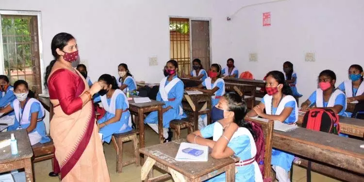 ओडिशा सरकार ने जूनियर शिक्षकों का वेतन 5,000 रुपये बढ़ाया ओडिशा सरकार ने जूनियर शिक्षकों का वेतन 5,000 रुपये बढ़ाया