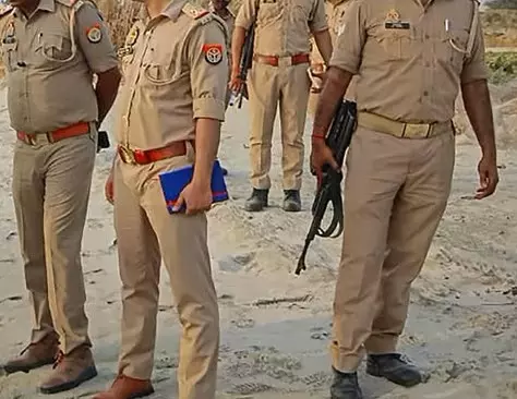 Ballia: गंगा नदी के जरिए हो रही शराब तस्करी, पुलिस एक्शन में आई Ballia: गंगा नदी के जरिए हो रही शराब तस्करी, पुलिस एक्शन में आई