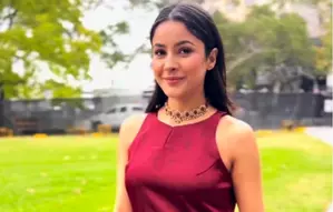 मेलबर्न की बरसात के मौसम को कैद करते हुए Shehnaaz Gill सूट में पूरी तरह देसी अंदाज में नज़र आईं मेलबर्न की बरसात के मौसम को कैद करते हुए Shehnaaz Gill सूट में पूरी तरह देसी अंदाज में नज़र आईं