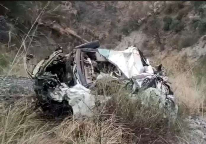 Jammu: कार खाई में गिरी, एक की मौत Jammu: कार खाई में गिरी, एक की मौत