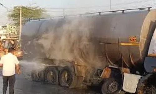 Jaipur: केमिकल से भरे टैंकर में टक्कर के बाद लगी आग, मची अफरा-तफरी