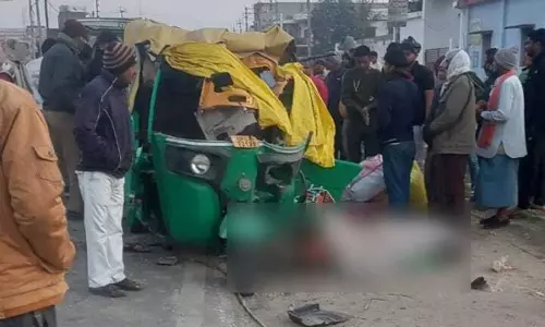 ऑटो सवार 3 लोगों की मौत, सुबह बड़ा हादसा