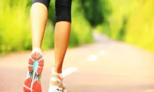 Walking Benefits: हर रोज आधे घंटे की वॉक आपको इन गंभीर बीमारियों से रख सकती है दूर Walking Benefits: हर रोज आधे घंटे की वॉक आपको इन गंभीर बीमारियों से रख सकती है दूर