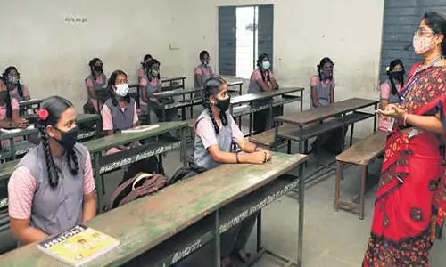 Odisha: ओडिशा में जूनियर शिक्षकों का वेतन 5,000 रुपये बढ़ाया गया Odisha: ओडिशा में जूनियर शिक्षकों का वेतन 5,000 रुपये बढ़ाया गया