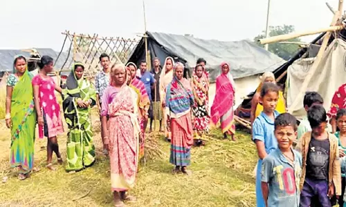 Odisha: पुनर्वास के अभाव में बेदखल हुए 20 परिवारों को कब्रिस्तान में शरण मिली