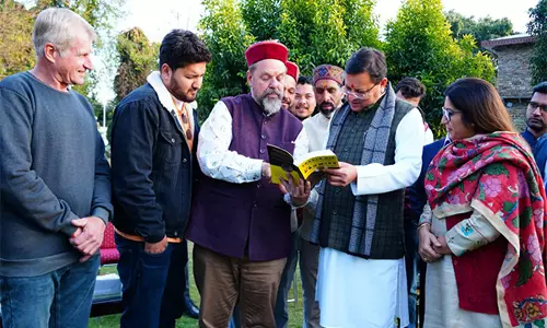ऑस्ट्रेलियाई सुरंग विशेषज्ञ प्रोफेसर अर्नोल्ड डिक्स ने CM Dhami से मुलाकात की