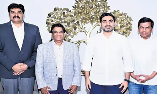 Andhra: आंध्र प्रदेश के आईटी मंत्री लोकेश ने सिफी टेक से आंध्र प्रदेश में निवेश करने का आग्रह किया Andhra: आंध्र प्रदेश के आईटी मंत्री लोकेश ने सिफी टेक से आंध्र प्रदेश में निवेश करने का आग्रह किया