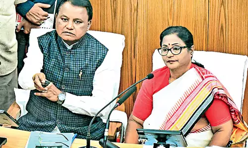Speaker Suramapadhi : विधान सभा में अब कागज नहीं ,147 सदस्यों के पास टैब होंगे Speaker Suramapadhi : विधान सभा में अब कागज नहीं ,147 सदस्यों के पास टैब होंगे