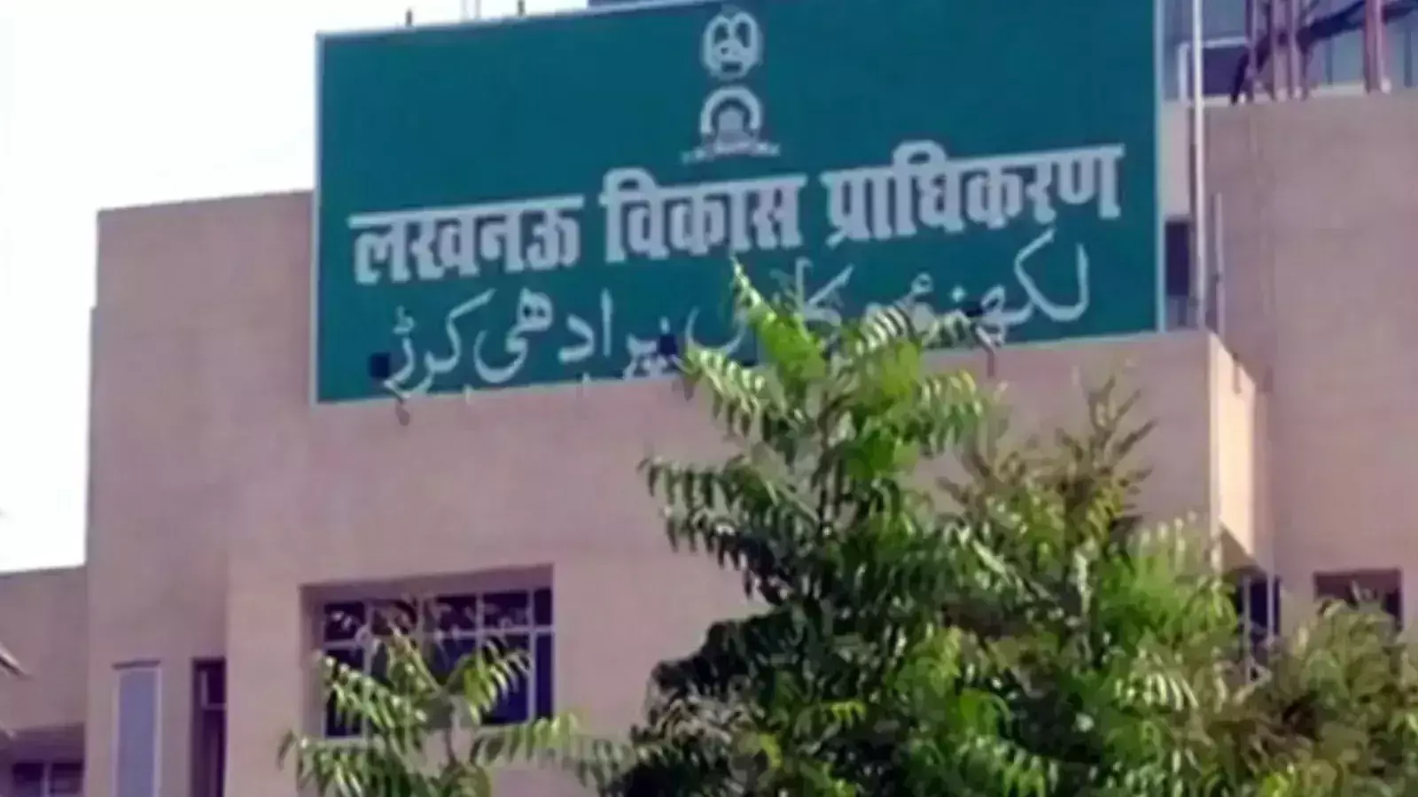 Lucknow: एलडीए ने अवैध रूप से संचालित मोटर वर्कशॉप,कार वॉशिंग सेंटरों के खिलाफ अभियान चलाया Lucknow: एलडीए ने अवैध रूप से संचालित मोटर वर्कशॉप,कार वॉशिंग सेंटरों के खिलाफ अभियान चलाया