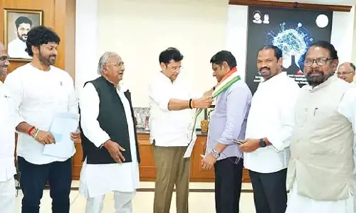 Telangana: एफएमआर डीएसपी गंगाधर कांग्रेस में शामिल Telangana: एफएमआर डीएसपी गंगाधर कांग्रेस में शामिल