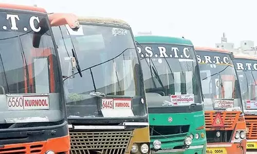 APSRTC ने थांडेल की पायरेटेड स्क्रीनिंग को लेकर बस सेवा दल को निलंबित किया APSRTC ने थांडेल की पायरेटेड स्क्रीनिंग को लेकर बस सेवा दल को निलंबित किया