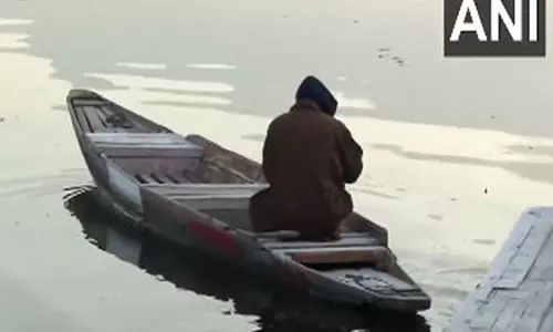 Jammu and Kashmir: कश्मीर घाटी में सर्दी का सितम जारी