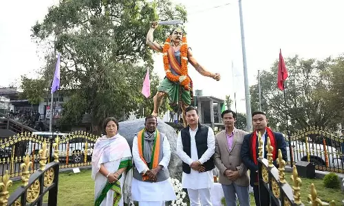 Assam के राज्यपाल आचार्य ने हाफलोंग में स्वतंत्रता सेनानी संबुधन फोंगलो को श्रद्धांजलि दी Assam के राज्यपाल आचार्य ने हाफलोंग में स्वतंत्रता सेनानी संबुधन फोंगलो को श्रद्धांजलि दी