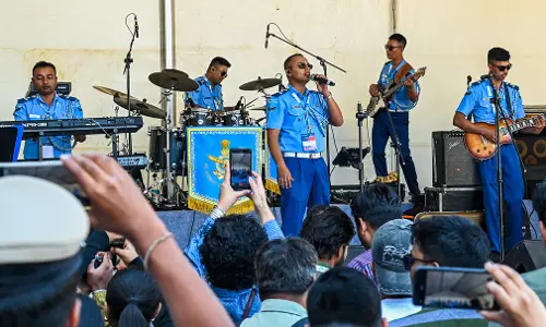 Karnataka: एयर शो में वायुसेना के बैंड ने जीता युवाओं का दिल Karnataka: एयर शो में वायुसेना के बैंड ने जीता युवाओं का दिल
