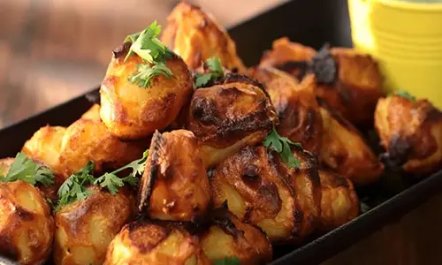 Achari Aloo Tikka: बेहतरीन डिश इसे खाने से आपका मूड अच्छा हो जाएगा Achari Aloo Tikka: बेहतरीन डिश इसे खाने से आपका मूड अच्छा हो जाएगा