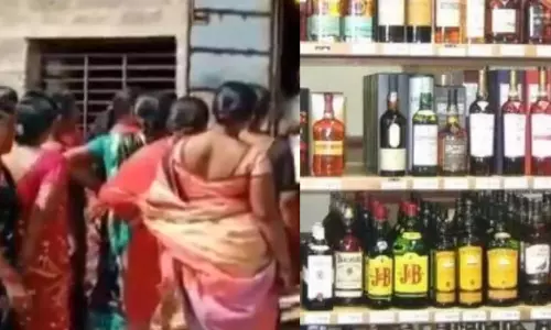Kodandaramapuram में शराब की दुकान के खिलाफ महिलाओं ने प्रदर्शन किया Kodandaramapuram में शराब की दुकान के खिलाफ महिलाओं ने प्रदर्शन किया