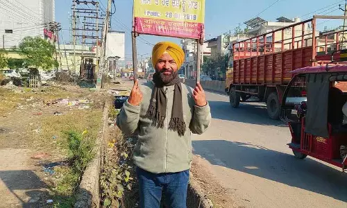Punjab: स्वच्छता अभियान का नेतृत्व कर रहा व्यक्ति, पूरे शहर में बदलाव की प्रेरणा दे रहा Punjab: स्वच्छता अभियान का नेतृत्व कर रहा व्यक्ति, पूरे शहर में बदलाव की प्रेरणा दे रहा
