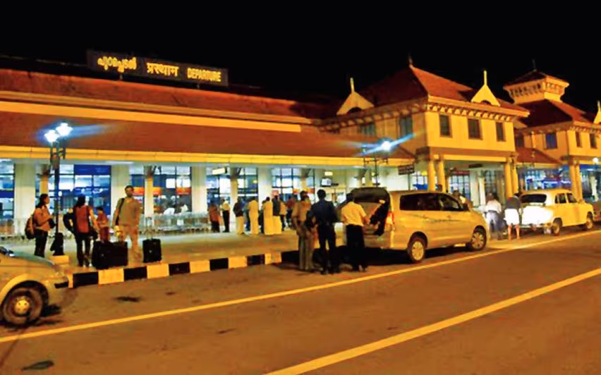 Kochi हवाई अड्डे और तिरुवनंतपुरम रेलवे स्टेशन को बम से उड़ाने की धमकी Kochi हवाई अड्डे और तिरुवनंतपुरम रेलवे स्टेशन को बम से उड़ाने की धमकी