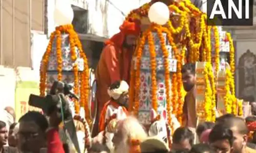 Acharya Satyendra Das का पार्थिव शरीर अंतिम संस्कार के लिए ले जाया जा रहे Acharya Satyendra Das का पार्थिव शरीर अंतिम संस्कार के लिए ले जाया जा रहे