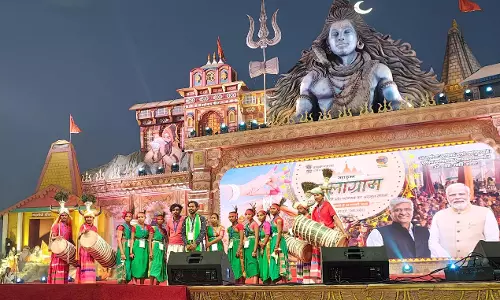 Telangana: आदिवासी कोम्मू कोया नृत्य ने कुंभ को चकाचौंध कर दिया