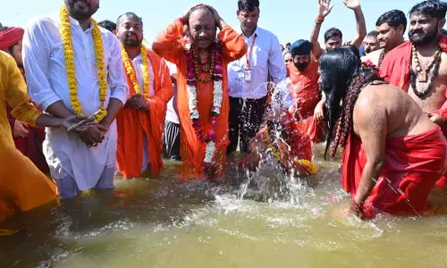 साय कैबिनेट का त्रिवेणी संगम में स्नान, फोटो