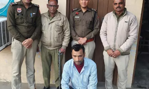 Haryana : पूर्व मर्चेंट नेवी कर्मचारी ने बेटी की चाकू घोंपकर हत्या Haryana : पूर्व मर्चेंट नेवी कर्मचारी ने बेटी की चाकू घोंपकर हत्या