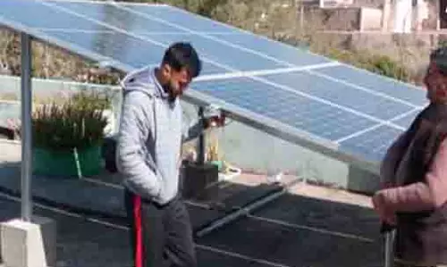 Udhampur के निवासियों को प्रधानमंत्री सूर्य घर योजना का लाभ मिला, छत पर सौर ऊर्जा का उपयोग किया Udhampur के निवासियों को प्रधानमंत्री सूर्य घर योजना का लाभ मिला, छत पर सौर ऊर्जा का उपयोग किया