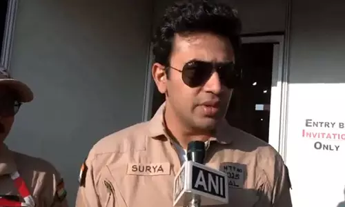 एयरो इंडिया 2025 में HTT-40 विमान में उड़ान भरने के बाद भाजपा सांसद तेजस्वी सूर्या