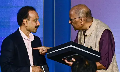 वैश्विक निवेशक शिखर सम्मेलन मीडिया मध्य मार्ग पर: Shekhar Gupta वैश्विक निवेशक शिखर सम्मेलन मीडिया मध्य मार्ग पर: Shekhar Gupta