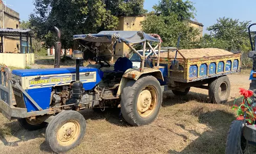 Bareilly: अवैध खनन पर छापेमारी  4 ट्रैक्टर-ट्रॉली और 2 लोडर जब्त