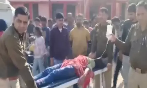 Kasganj: ट्रैक्टर ट्रॉली पलटने से 34 लोग घायल