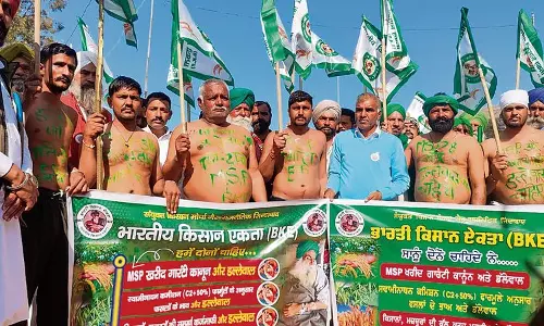 Haryana : किसानों के विरोध प्रदर्शन के दूसरे चरण का एक साल किसानों ने महापंचायत की Haryana : किसानों के विरोध प्रदर्शन के दूसरे चरण का एक साल किसानों ने महापंचायत की