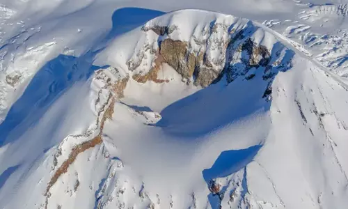 Alaska के विशाल ज्वालामुखी माउंट स्पर में भूकंप की तीव्रता फिर बढ़ी