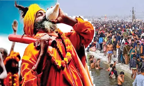 Prayagraj: महाकुंभ इन दिनों सनातन को मानने वालों के लिए आस्था का केंद्र बिंदु बना