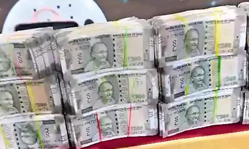 Telangana : भारतीय एमएलसी फार्महाउस में मुर्गों की लड़ाई
