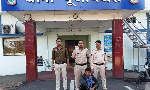 अवैध महुआ शराब के साथ युवक गिरफ्तार, पूंजीपथरा पुलिस की कार्रवाई