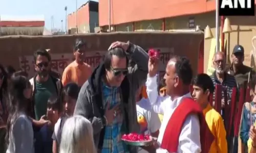 विवेक ओबेरॉय परिवार के साथ MahaKumbh 2025 में शामिल हुए
