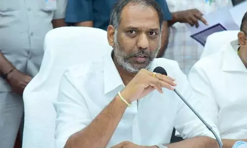 Andhra: मंत्री ने एसपीडीसीएल एमडी को स्मार्ट मीटर की कहानी समझाने का आदेश दिया Andhra: मंत्री ने एसपीडीसीएल एमडी को स्मार्ट मीटर की कहानी समझाने का आदेश दिया