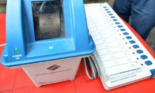 Telangana में स्थानीय निकाय चुनावों में नोटा को लेकर राजनीतिक दल बंटे Telangana में स्थानीय निकाय चुनावों में नोटा को लेकर राजनीतिक दल बंटे