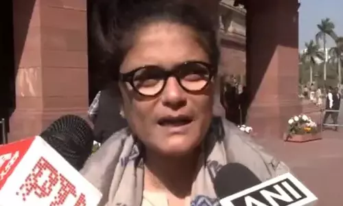 जेपीसी की वक्फ बिल रिपोर्ट पर TMC सांसद सुष्मिता देव ने राज्यसभा में पेश की जेपीसी की वक्फ बिल रिपोर्ट पर TMC सांसद सुष्मिता देव ने राज्यसभा में पेश की
