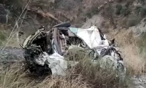Jammu: कार खाई में गिरी, एक की मौत