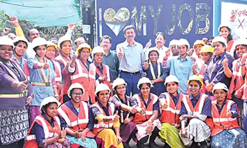 सिंगरेनी में महिलाओं की भागीदारी बढ़ाई जानी चाहिए : CMD Balaram सिंगरेनी में महिलाओं की भागीदारी बढ़ाई जानी चाहिए : CMD Balaram