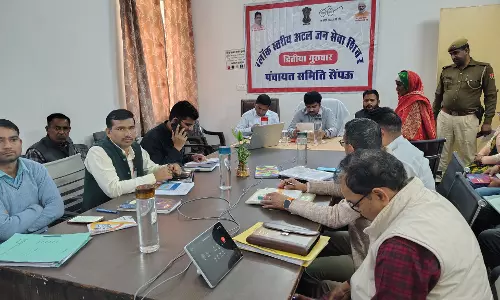 Dholpur: अटल जन सेवा शिविर में जिला कलेक्टर ने अधिकारियों को दिए निर्देश