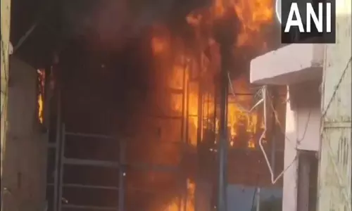 Moradabad में थर्मोकोल फैक्ट्री में लगी आग Moradabad में थर्मोकोल फैक्ट्री में लगी आग