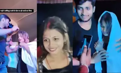 ऑर्केस्ट्रा डांसर को नाचते देखकर युवक को हो गया प्यार, स्टेज पर चढ़कर भर दी मांग ऑर्केस्ट्रा डांसर को नाचते देखकर युवक को हो गया प्यार, स्टेज पर चढ़कर भर दी मांग