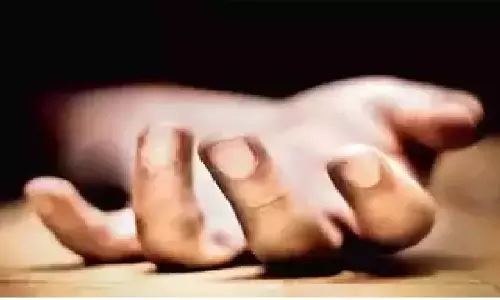 Odisha: पुल के नीचे गला कटा हुआ महिला का आधा जला हुआ शव मिला Odisha: पुल के नीचे गला कटा हुआ महिला का आधा जला हुआ शव मिला