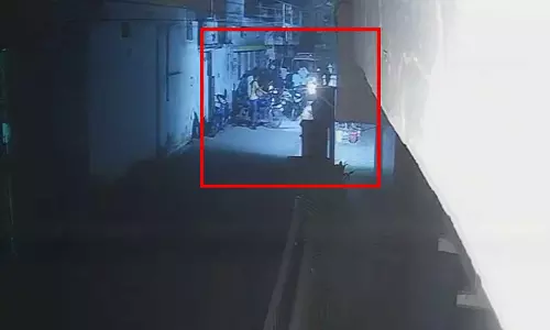 रायपुर में युवक के अपहरण की कोशिश, देखें VIDEO...